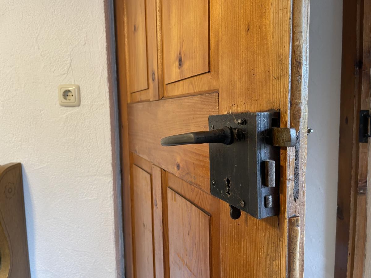 Wohnung 10 alte Tür